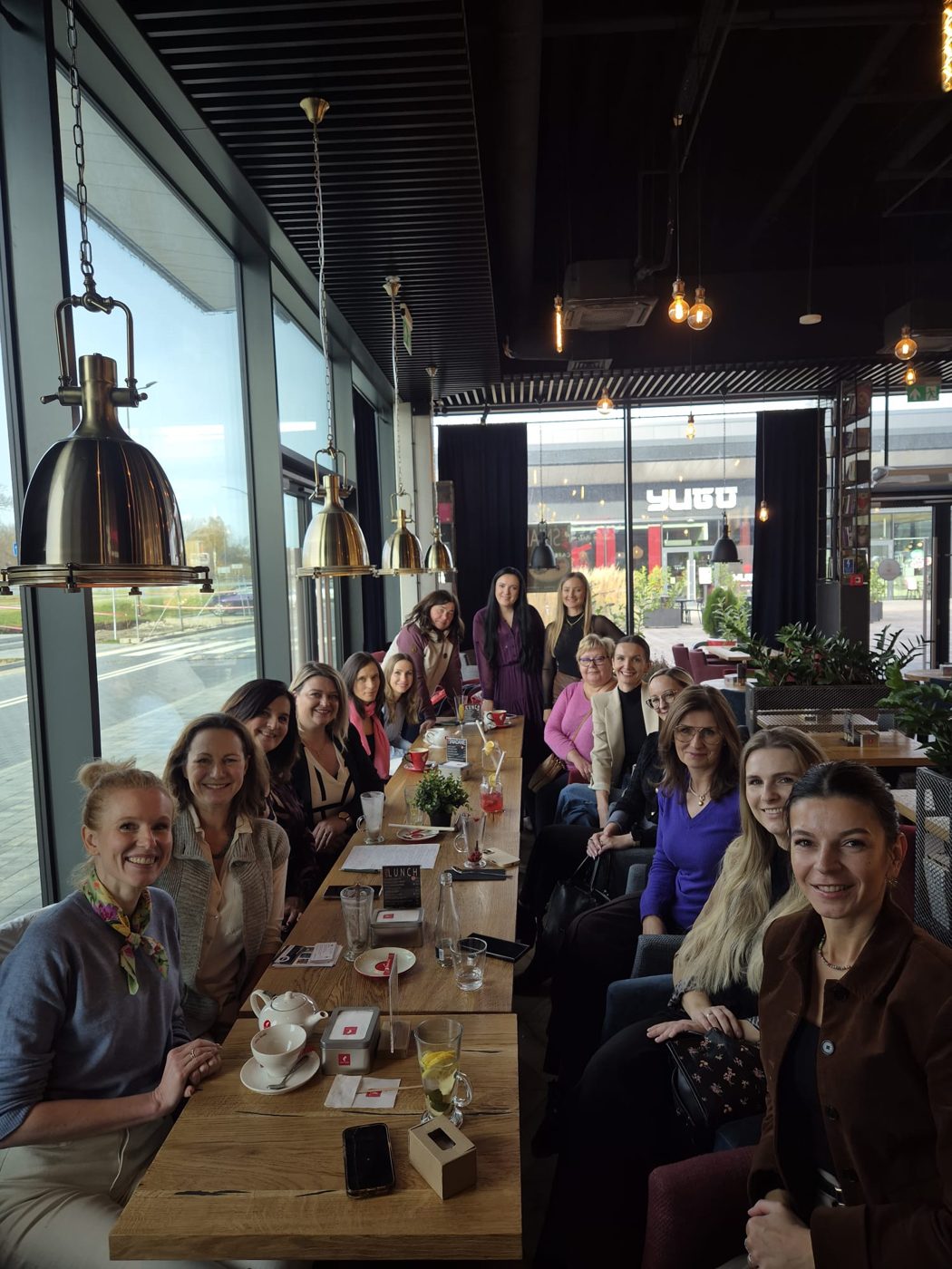 Grupa uczestniczek networkingu